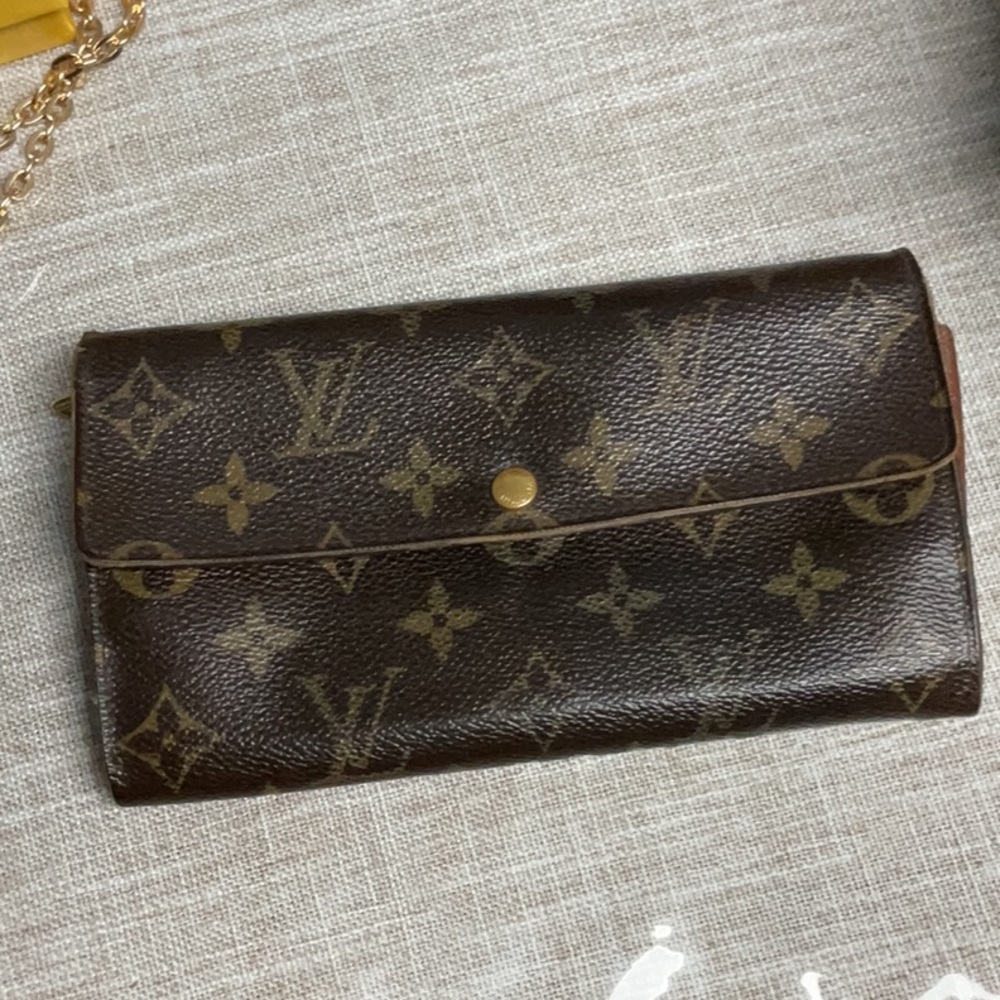 Givey LV Monogram Wallet snap is faulty